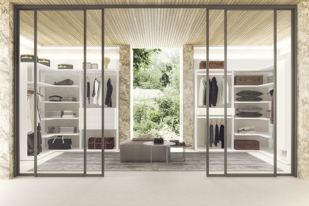 Vestidor con los marcos de las puertas de aluminio